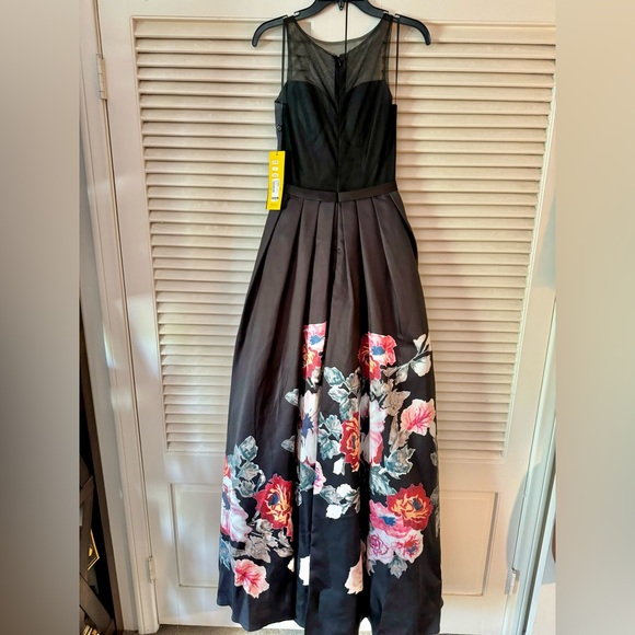 NWT GORGEOUS BLK SHEER FLORAL ILLUSION GOWN SZ 4, 64” LONG W/BUILT IN CRINOLINE - Picture 2 of 10